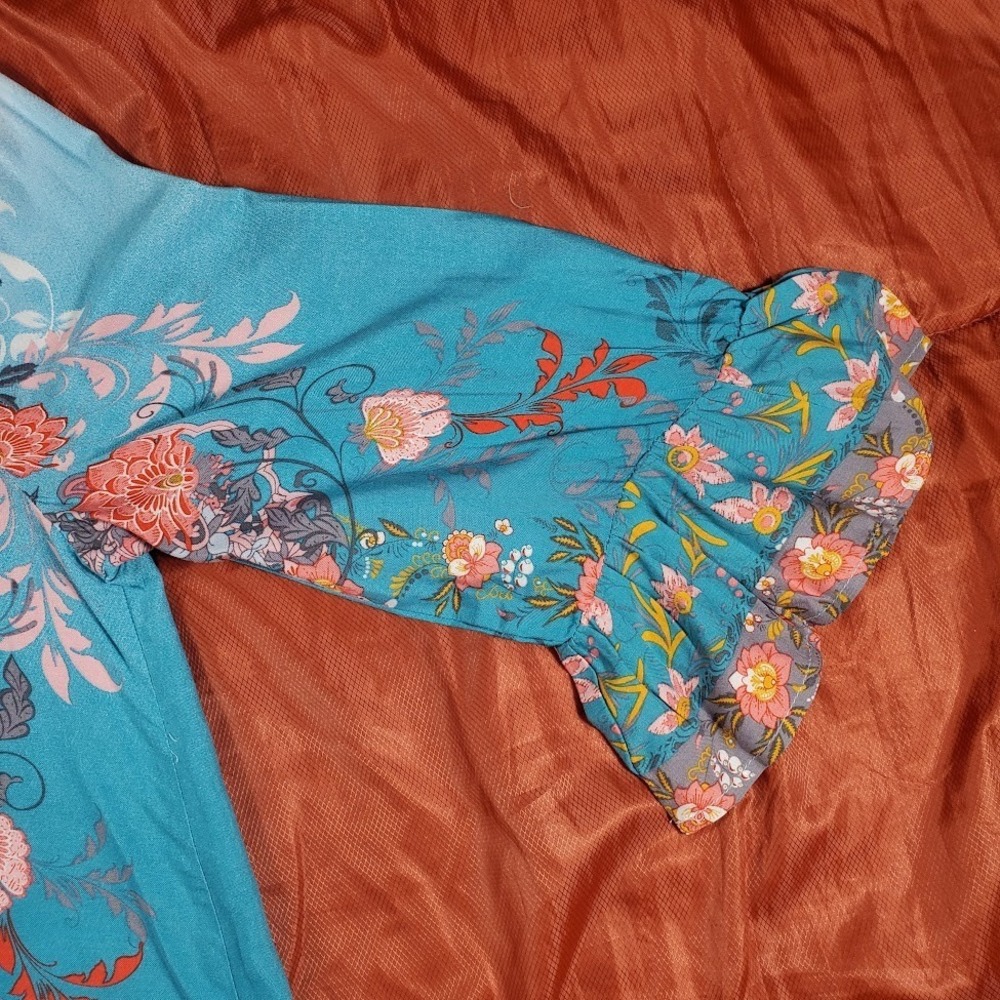 NWT Suzanne‎ Betro Signature Ruffle Hem Bell Sleeve Tunic Medium Floral $94 MSRP - Picture 7 of 13